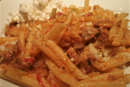 POLLO E PASTA con INSALATA DI CAVOLI E CECI