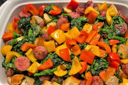 Salsiccia e peperoni con rapini e patate