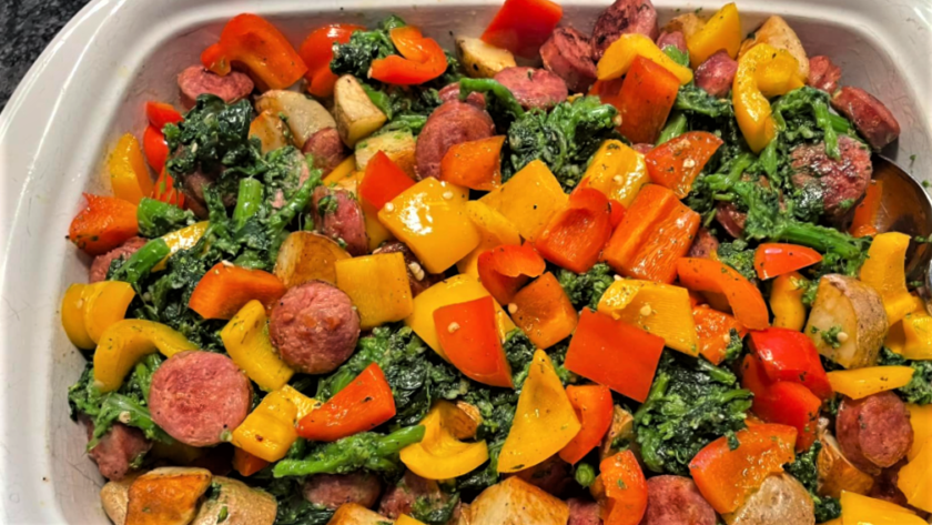Salsiccia e peperoni con rapini e patate
