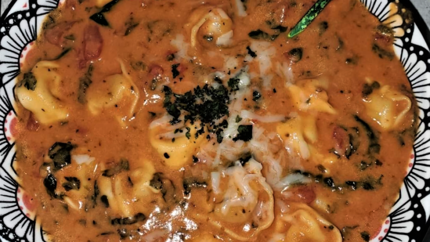 Zuppa cremosa di tortellini